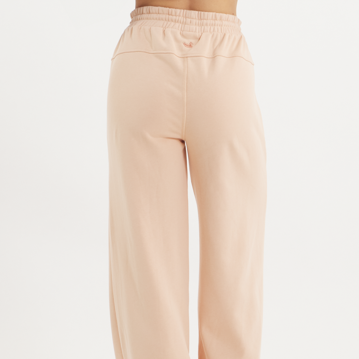 Cozy Camellia | ON MODEL BACK