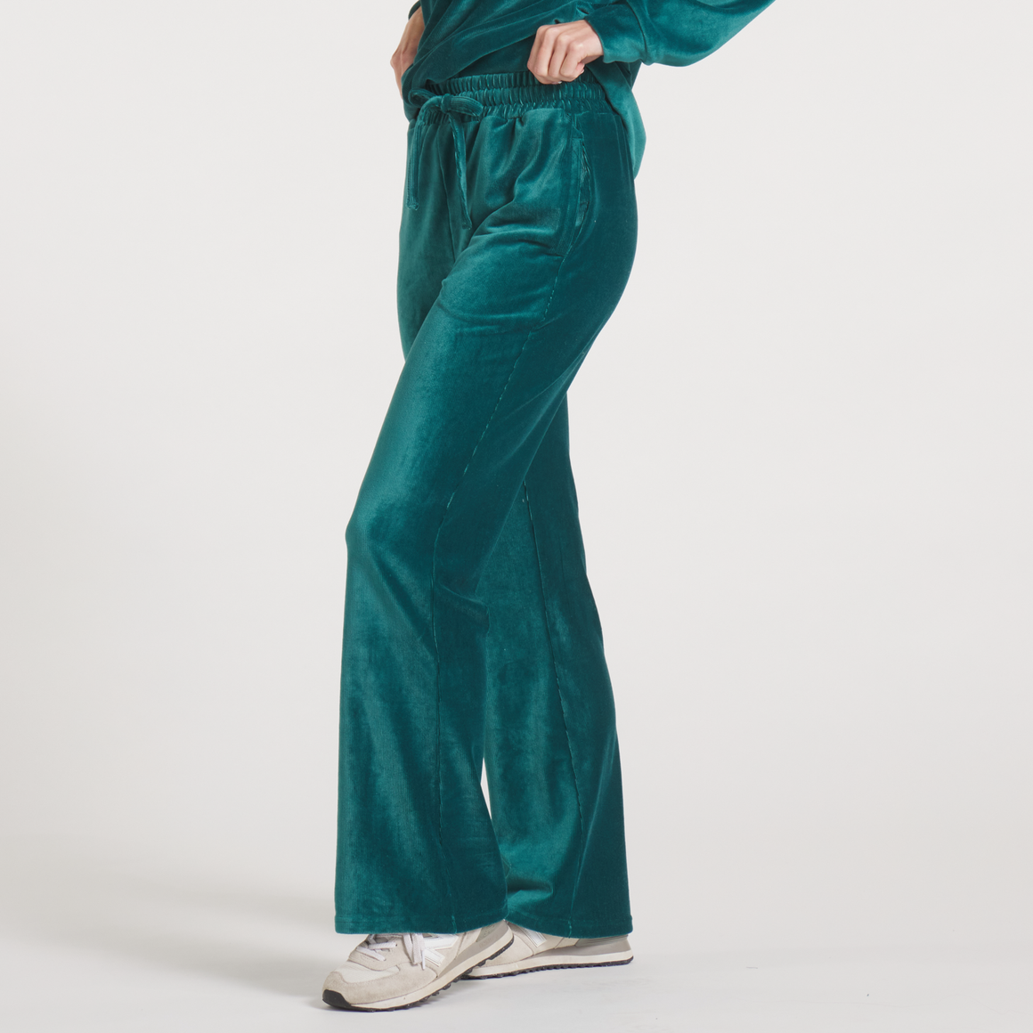 Dark Green | ON MODEL SIDE