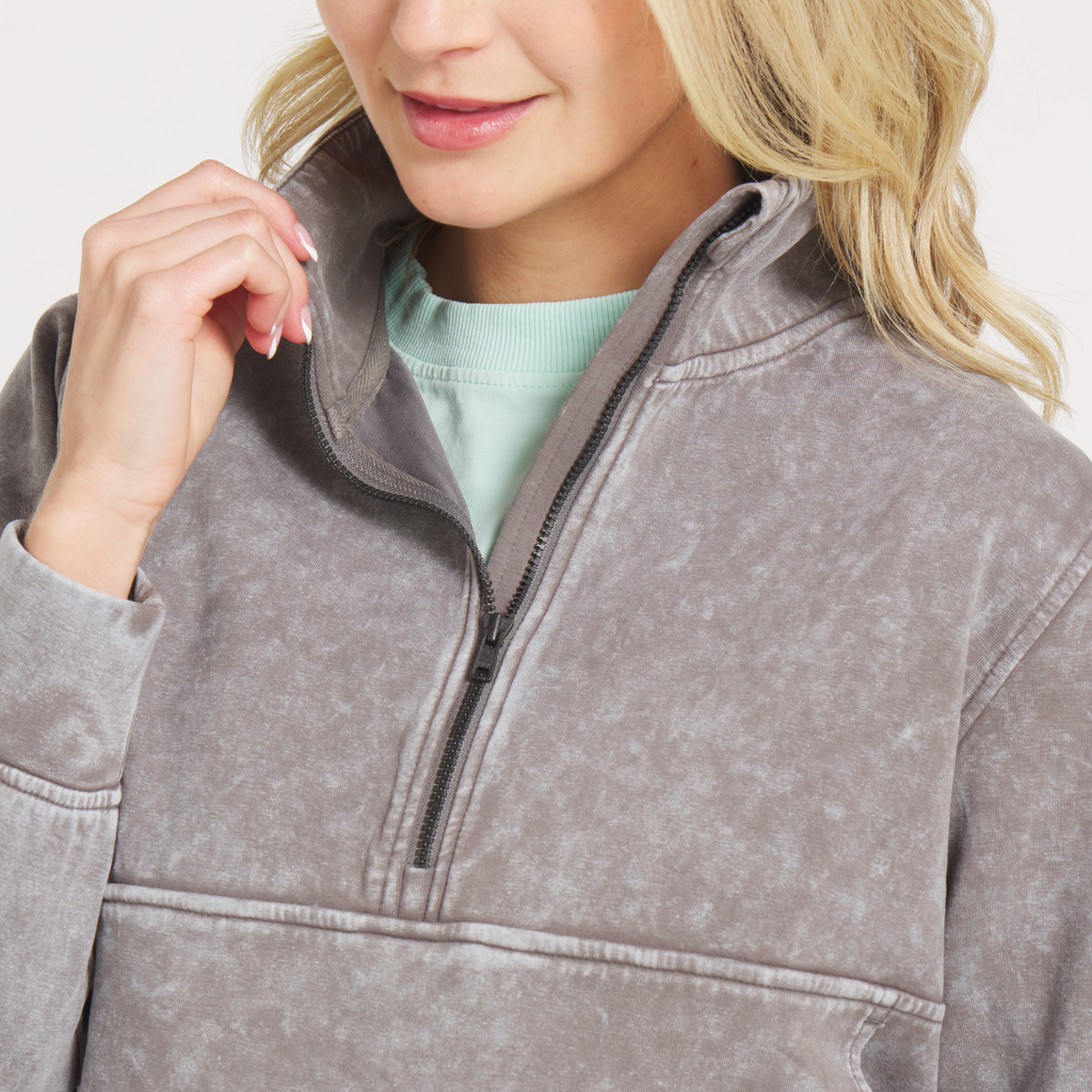 Midnight    Gray | ON MODEL DETAIL